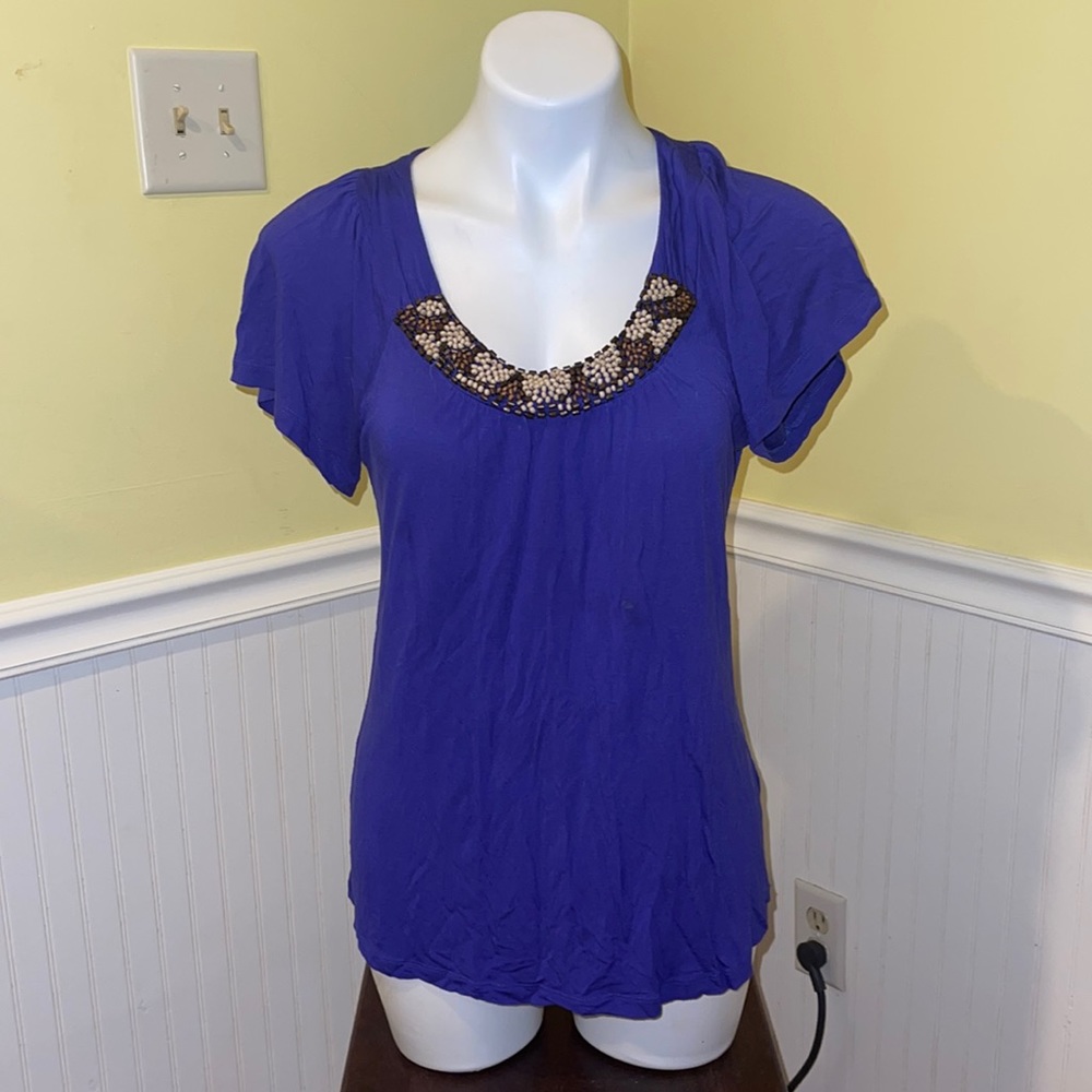 Cable & Gauge ladies purple with brown beading short sleeve shirt. Medium